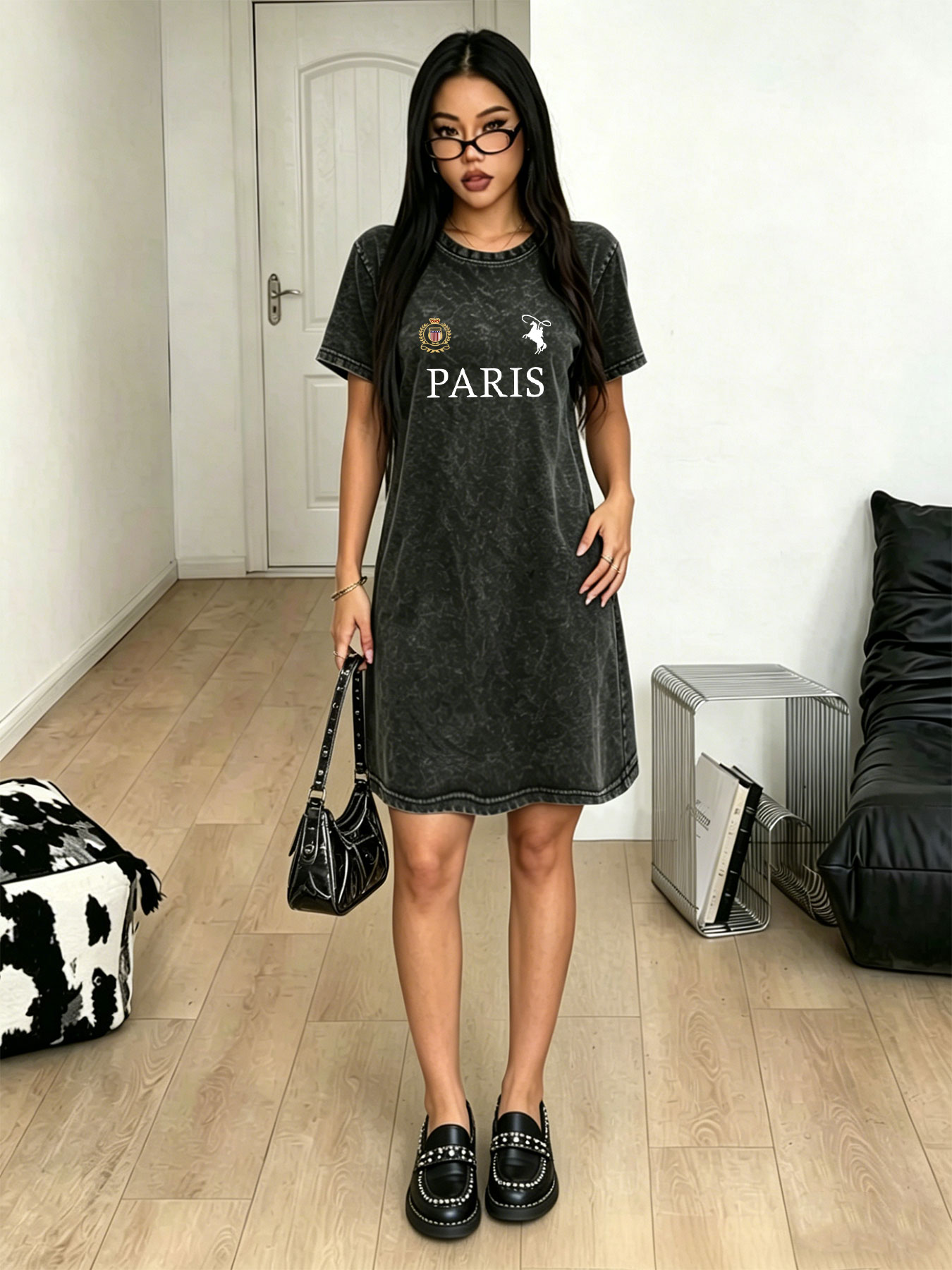 Streetwear Brand Paris - レディースウォッシュドヴィンテージTシャツワンピース、ファッションストリートウェアブランドの「Paris」文字プリント入りドレス